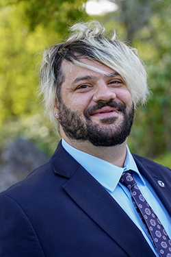 Picture of a man wearing a suit. 